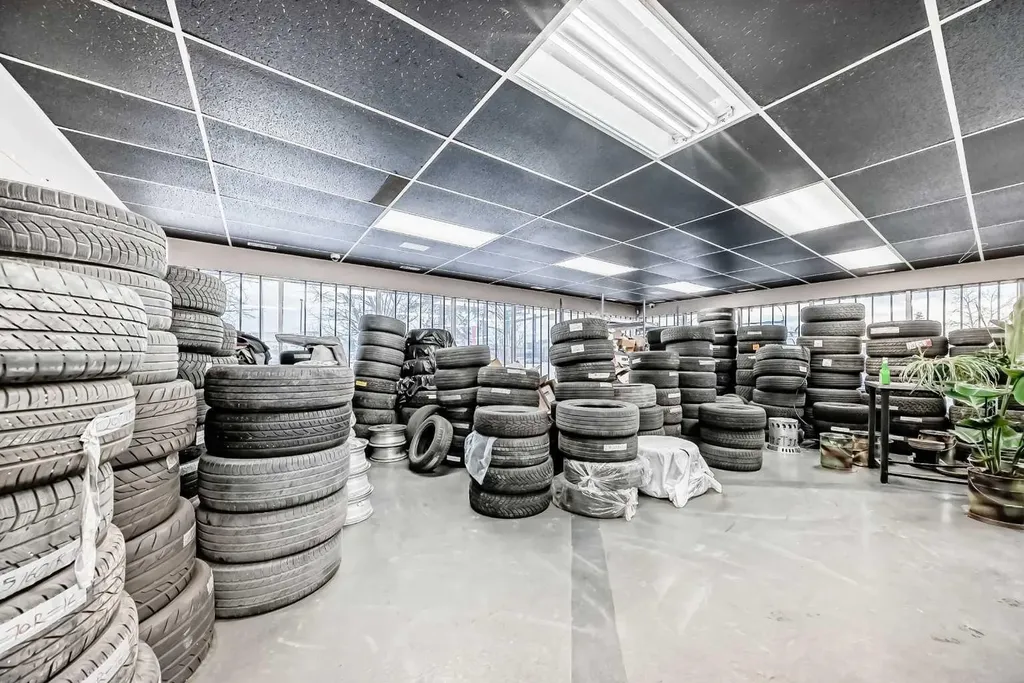 3505 32 Street NE Calgary AB T1Y 5Y9