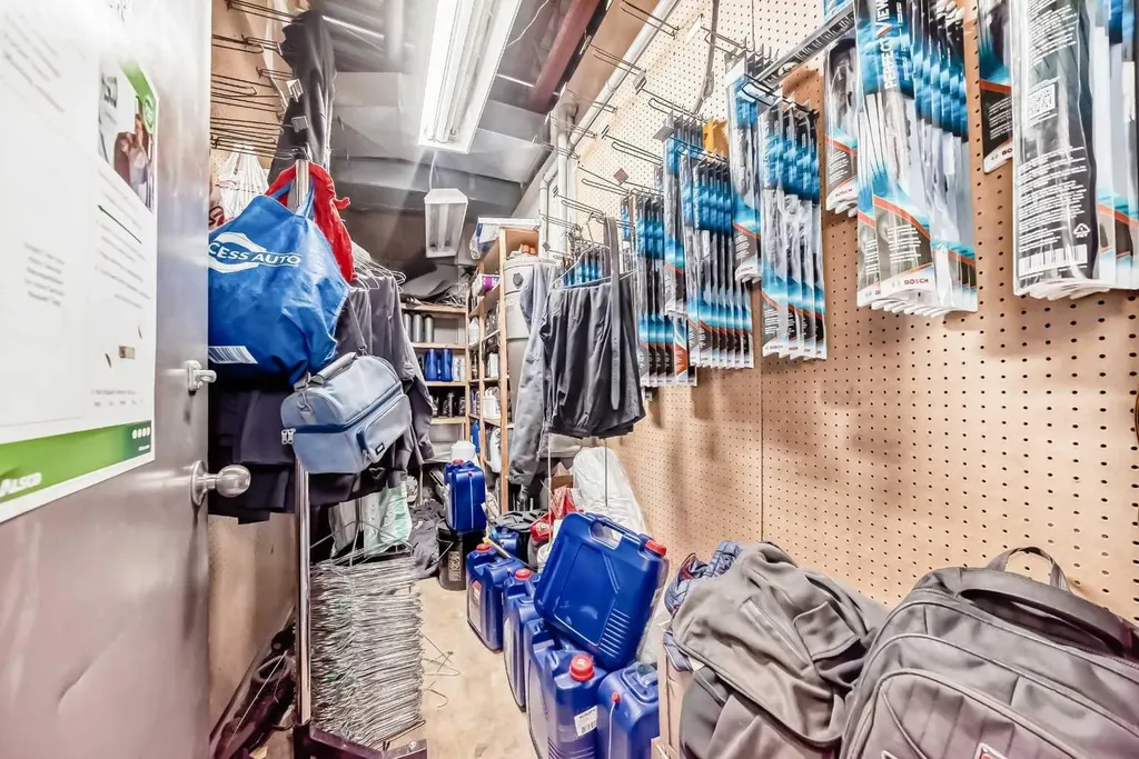 3505 32 Street NE Calgary AB T1Y 5Y9