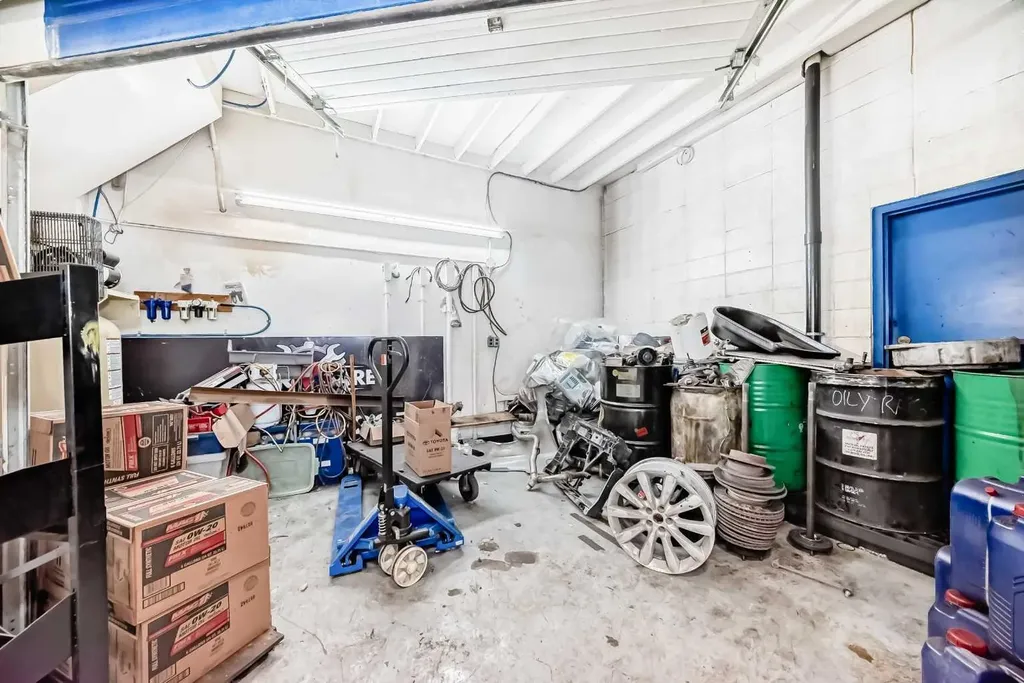 3505 32 Street NE Calgary AB T1Y 5Y9