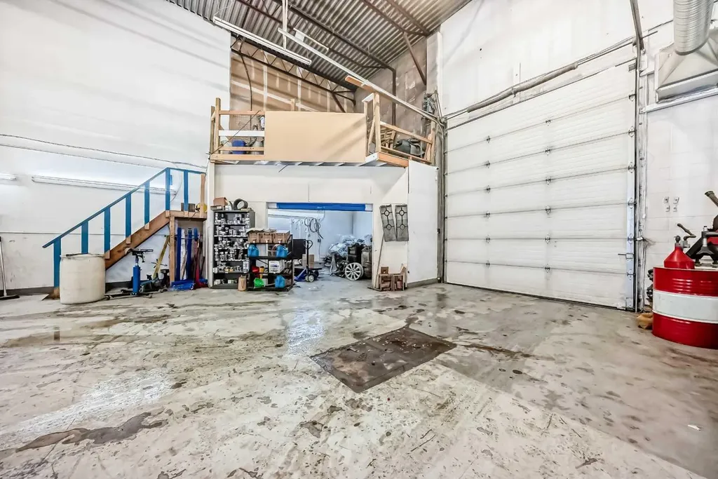 3505 32 Street NE Calgary AB T1Y 5Y9