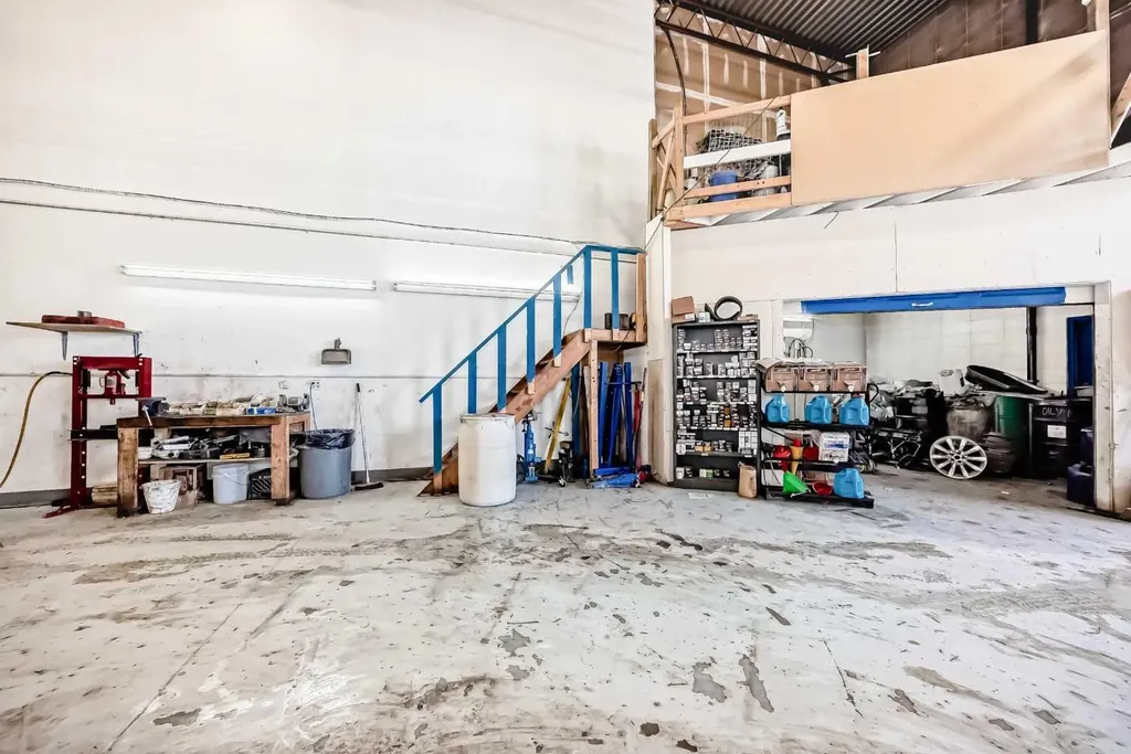 3505 32 Street NE Calgary AB T1Y 5Y9