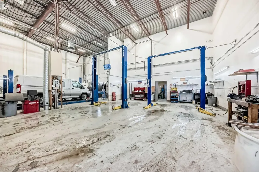 3505 32 Street NE Calgary AB T1Y 5Y9