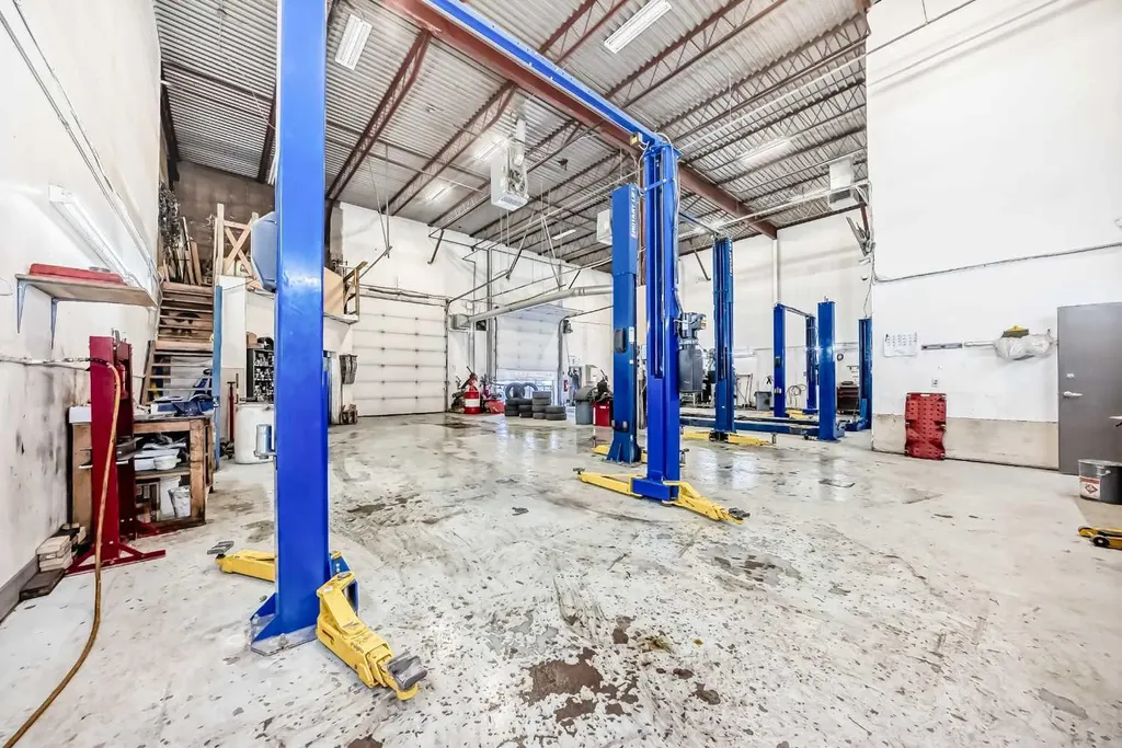 3505 32 Street NE Calgary AB T1Y 5Y9