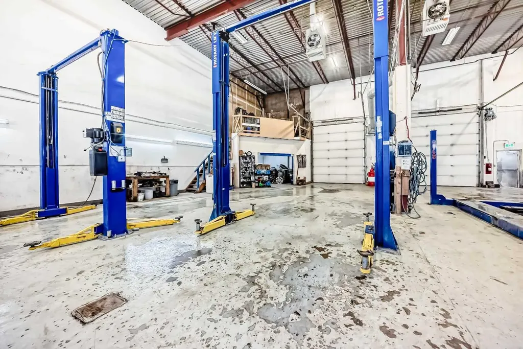 3505 32 Street NE Calgary AB T1Y 5Y9