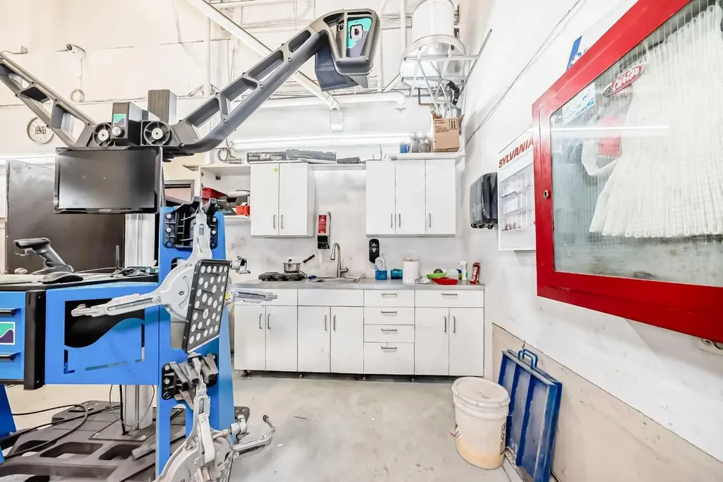 3505 32 Street NE Calgary AB T1Y 5Y9