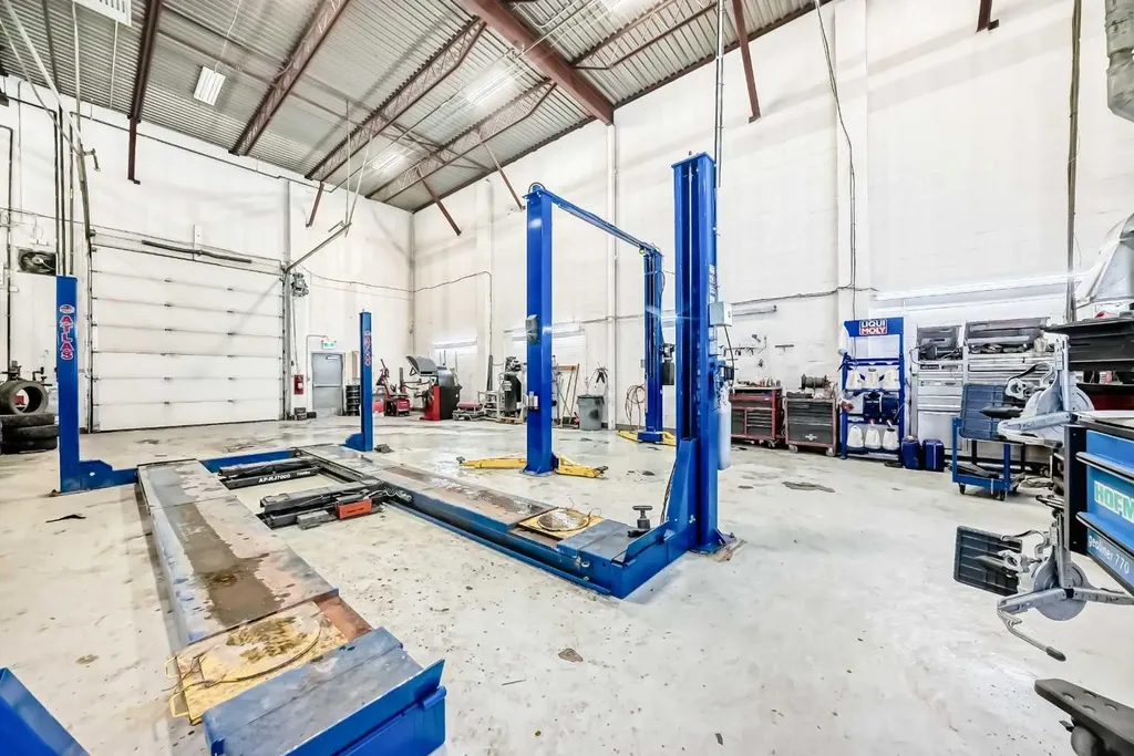 3505 32 Street NE Calgary AB T1Y 5Y9