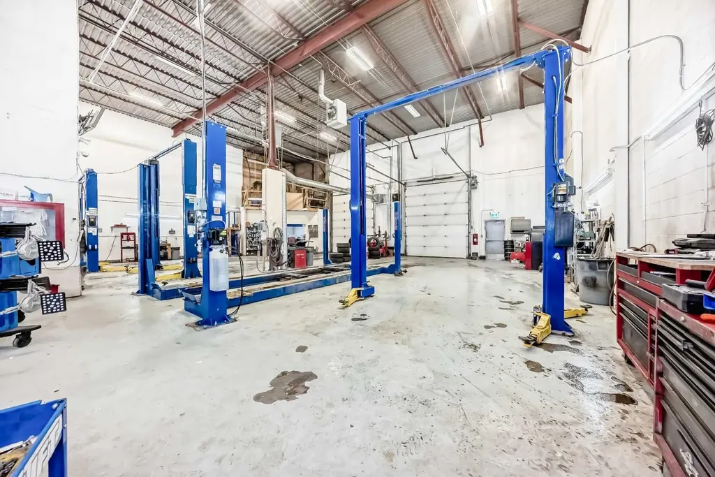 3505 32 Street NE Calgary AB T1Y 5Y9