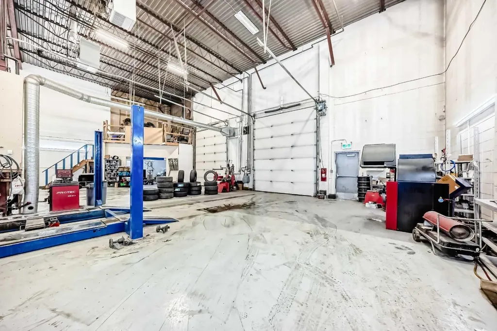 3505 32 Street NE Calgary AB T1Y 5Y9