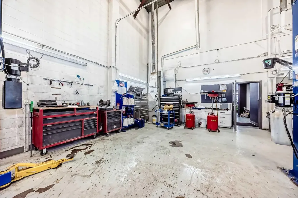 3505 32 Street NE Calgary AB T1Y 5Y9