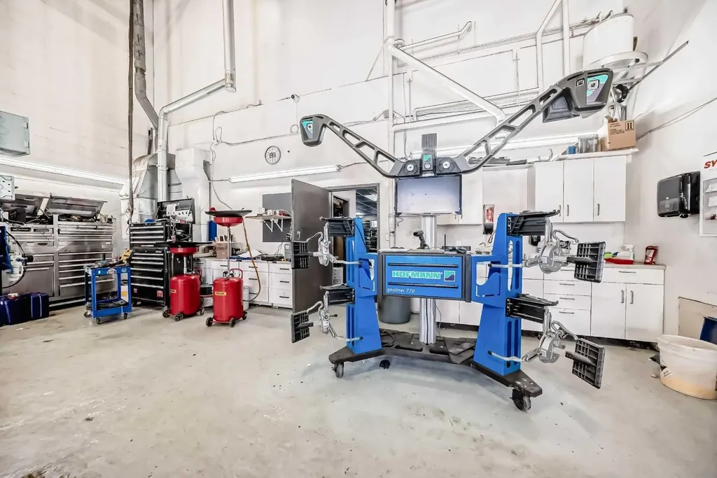 3505 32 Street NE Calgary AB T1Y 5Y9