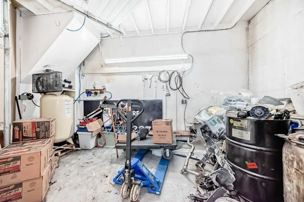 3505 32 Street NE Calgary AB T1Y 5Y9