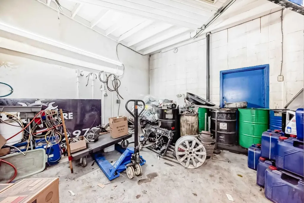 3505 32 Street NE Calgary AB T1Y 5Y9