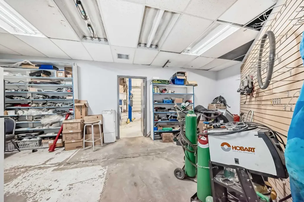 3505 32 Street NE Calgary AB T1Y 5Y9
