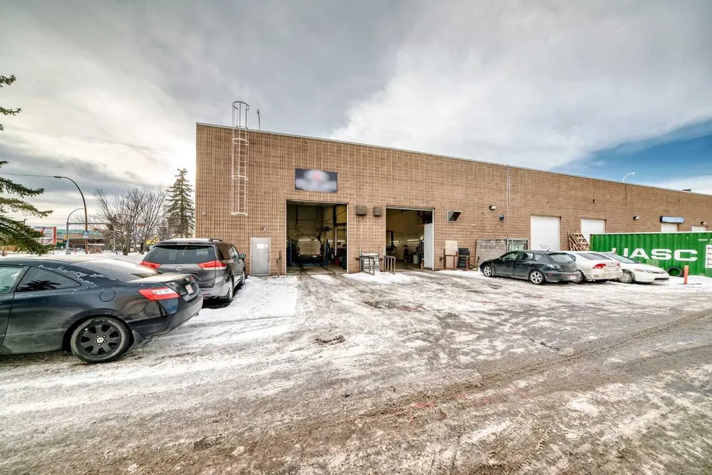 3505 32 Street NE Calgary AB T1Y 5Y9