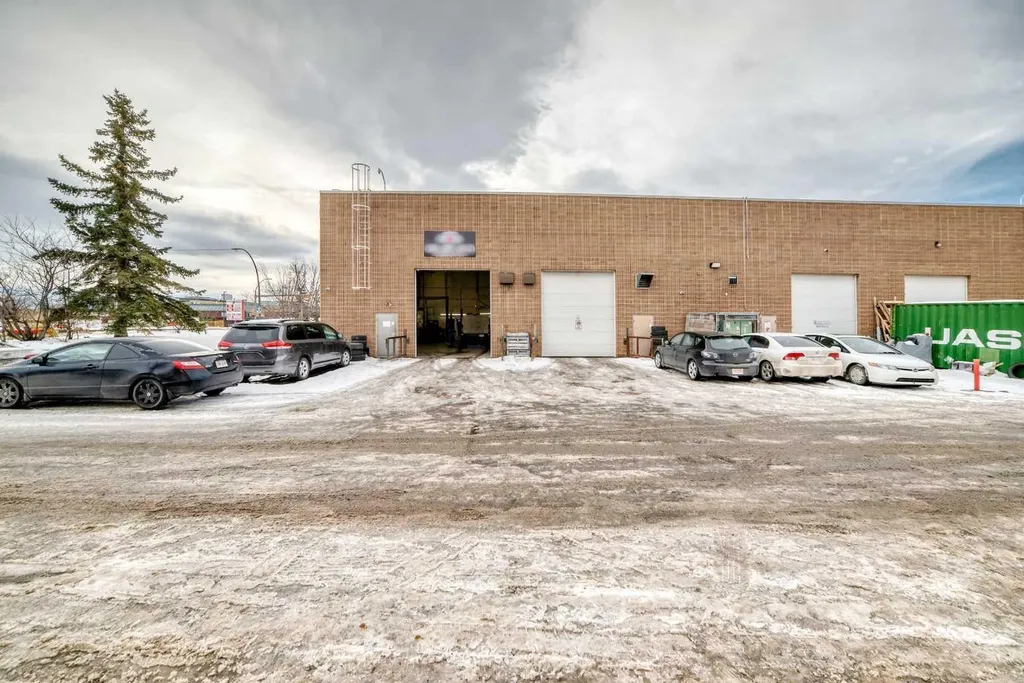 3505 32 Street NE Calgary AB T1Y 5Y9