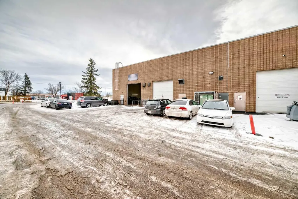 3505 32 Street NE Calgary AB T1Y 5Y9