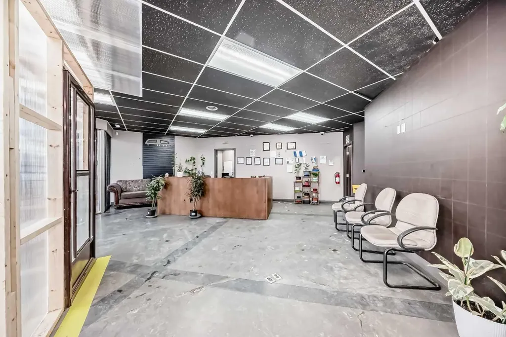 3505 32 Street NE Calgary AB T1Y 5Y9
