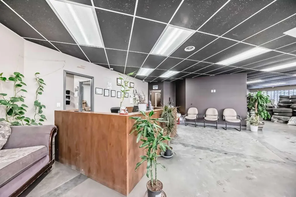 3505 32 Street NE Calgary AB T1Y 5Y9