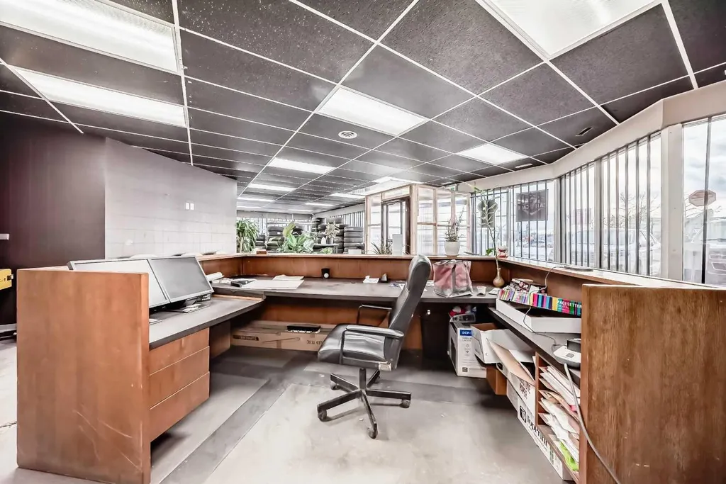 3505 32 Street NE Calgary AB T1Y 5Y9