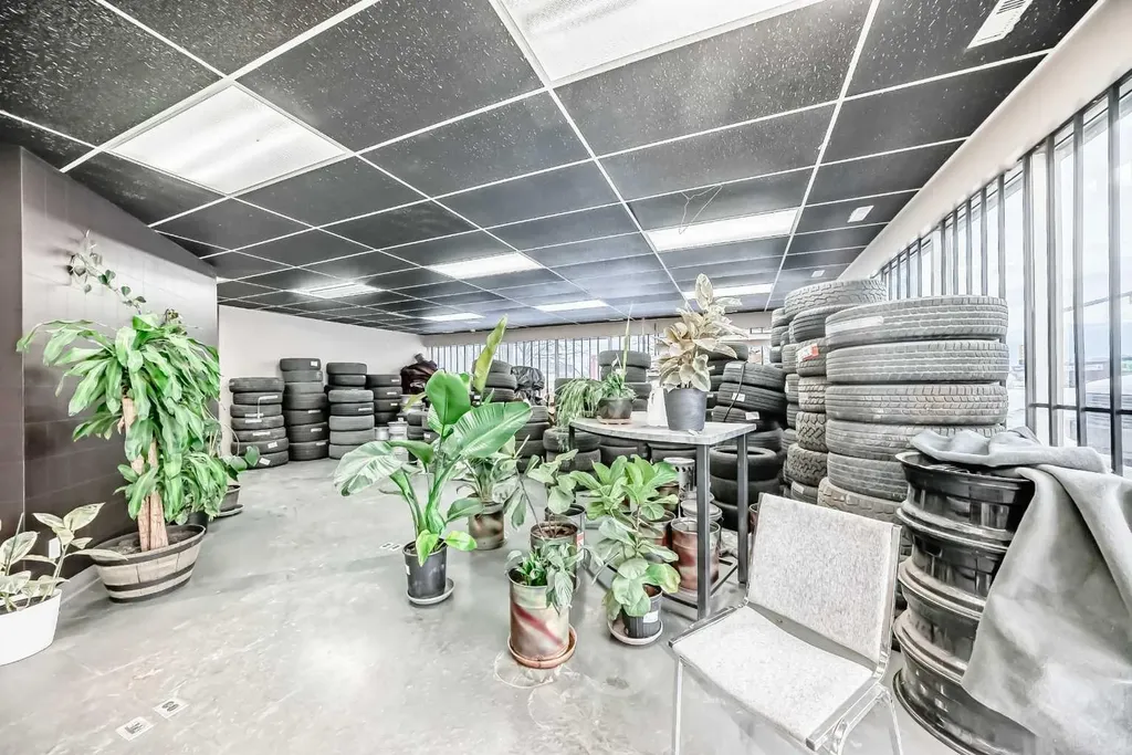 3505 32 Street NE Calgary AB T1Y 5Y9