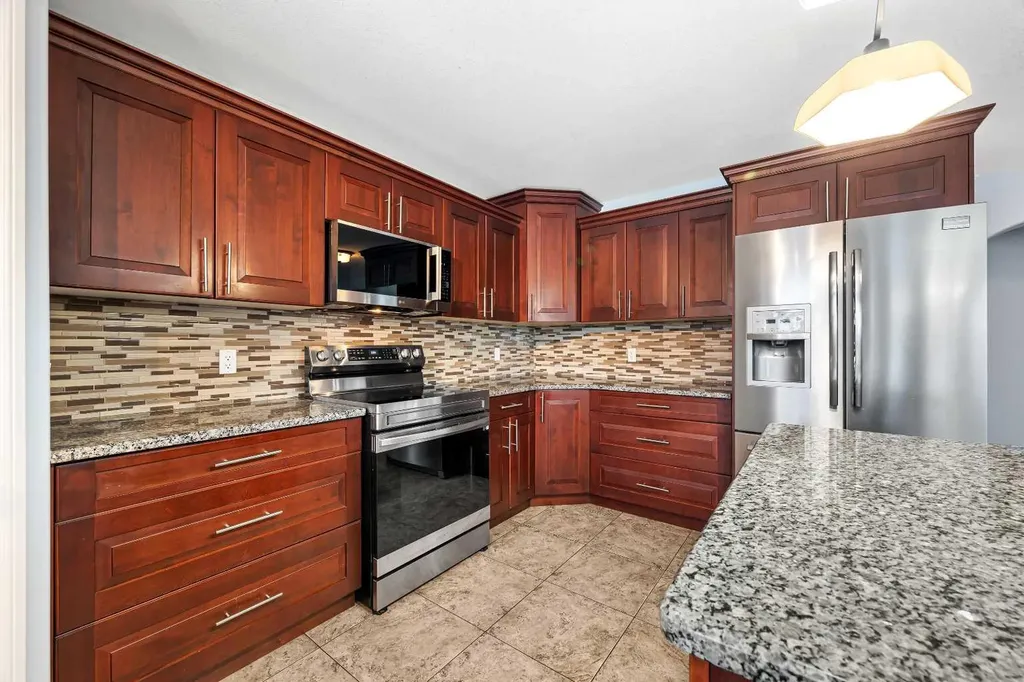 4014 74 Avenue Lloydminster AB T9V 2K4