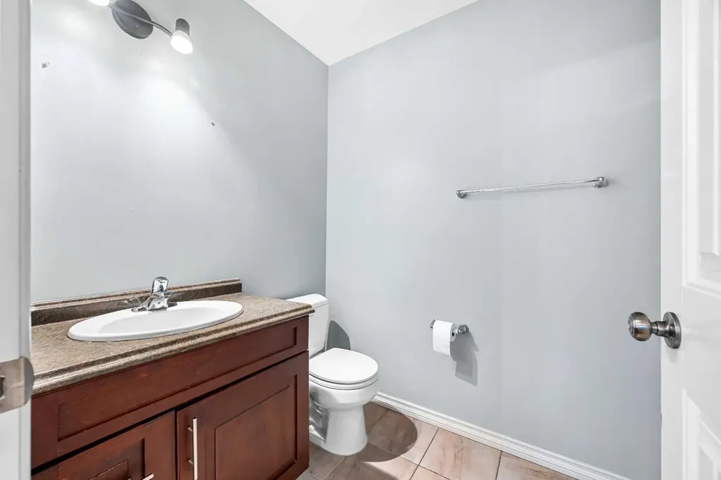 4014 74 Avenue Lloydminster AB T9V 2K4