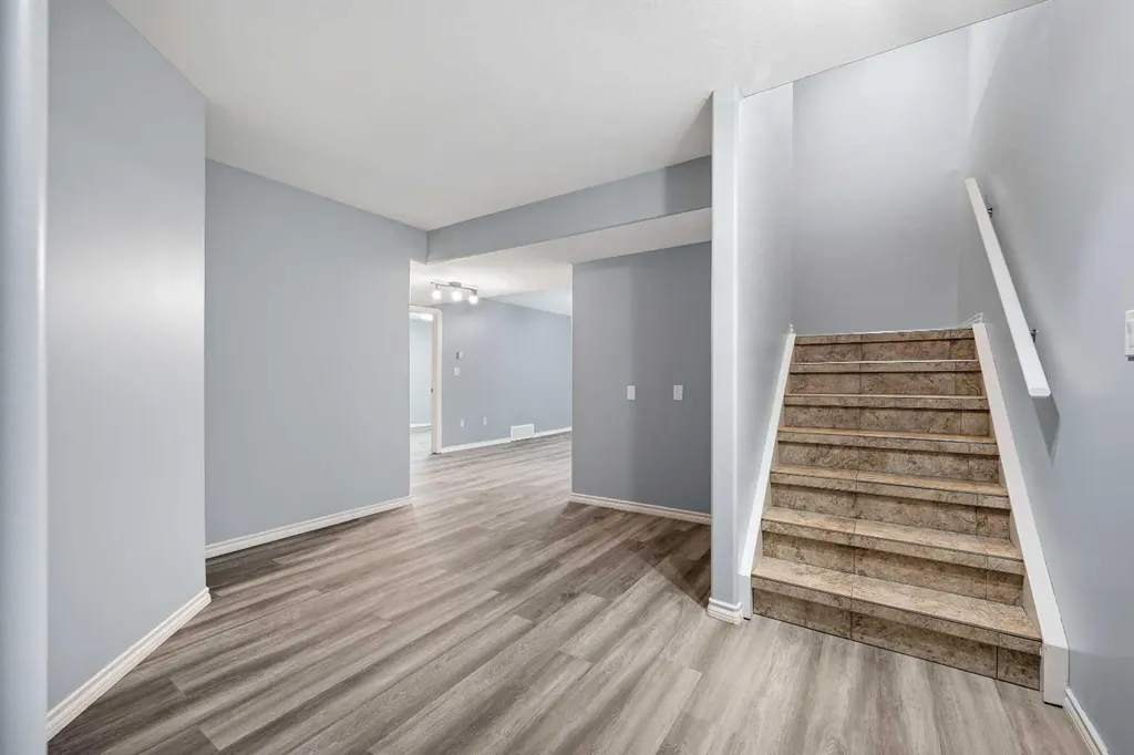 4014 74 Avenue Lloydminster AB T9V 2K4
