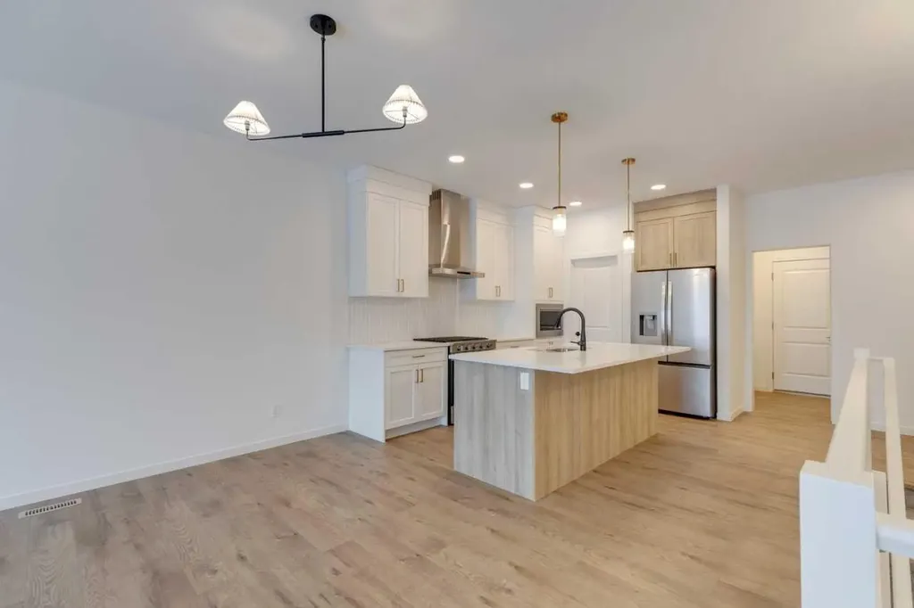 1402 Bayview Crescent SW Airdrie AB T4B5N9