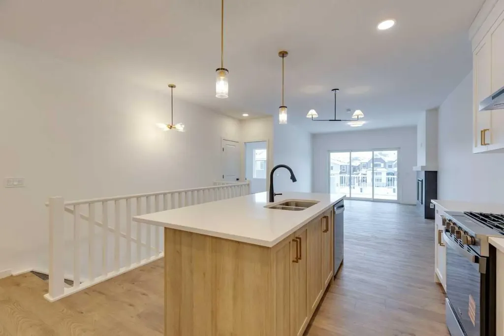 1402 Bayview Crescent SW Airdrie AB T4B5N9