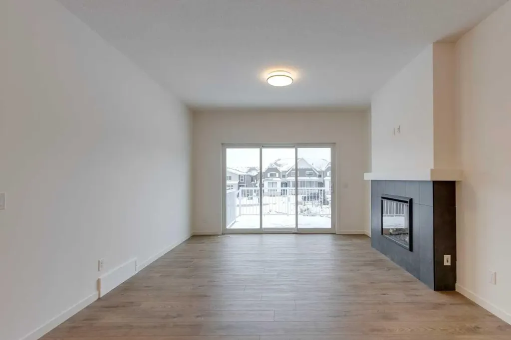 1402 Bayview Crescent SW Airdrie AB T4B5N9