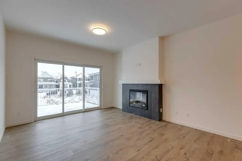 1402 Bayview Crescent SW Airdrie AB T4B5N9