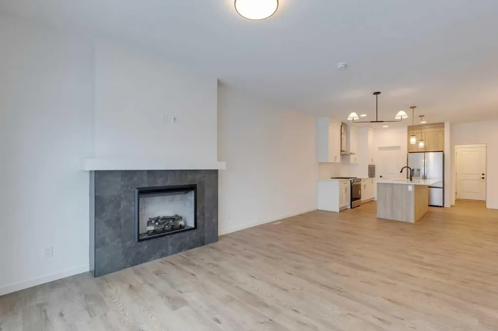 1402 Bayview Crescent SW Airdrie AB T4B5N9