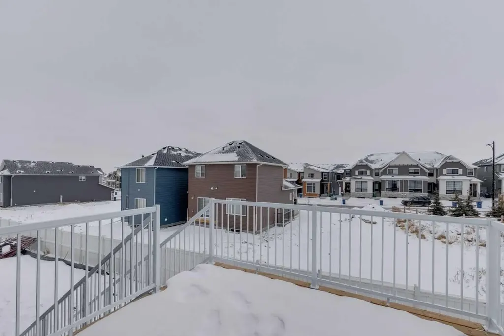 1402 Bayview Crescent SW Airdrie AB T4B5N9
