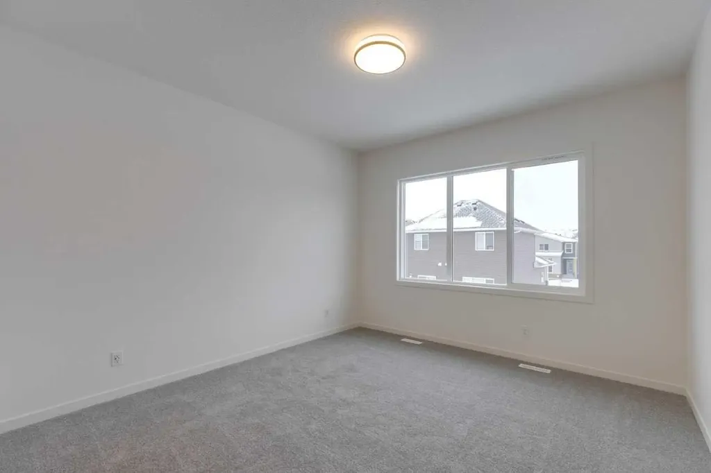 1402 Bayview Crescent SW Airdrie AB T4B5N9