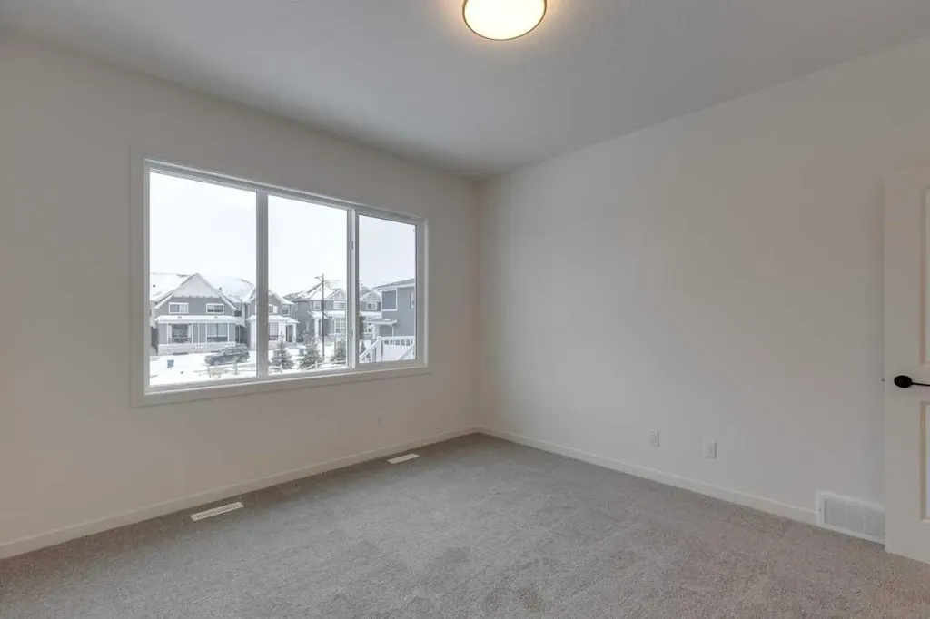 1402 Bayview Crescent SW Airdrie AB T4B5N9
