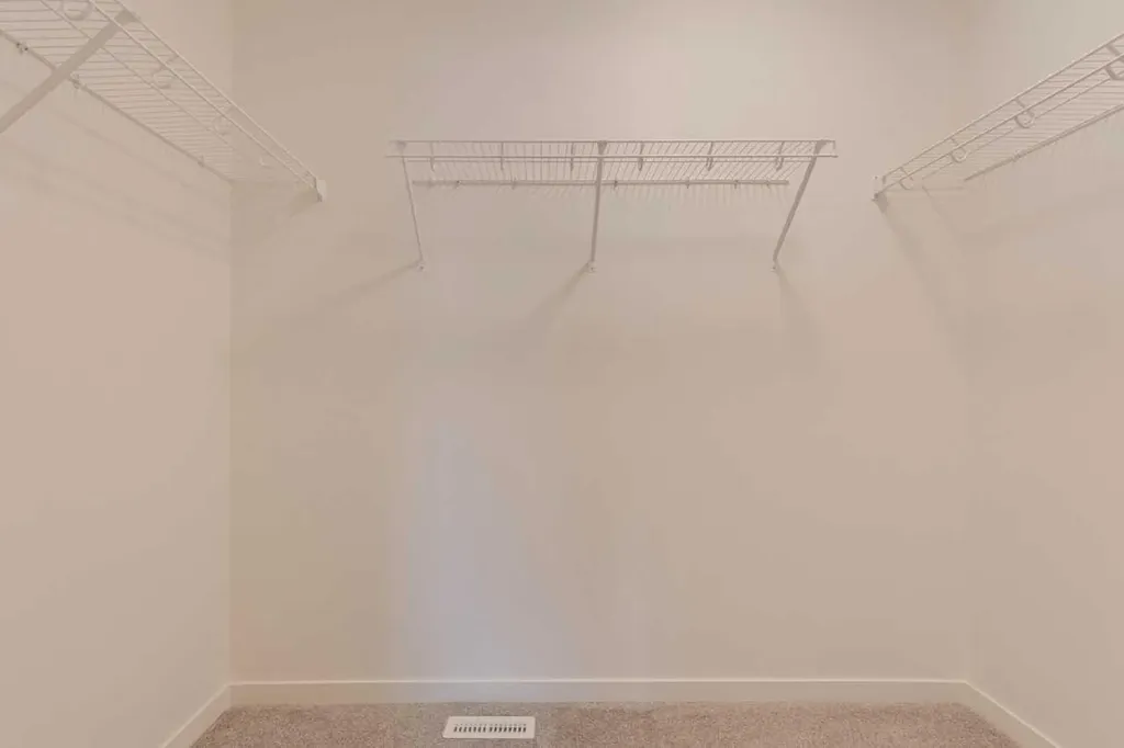 1402 Bayview Crescent SW Airdrie AB T4B5N9