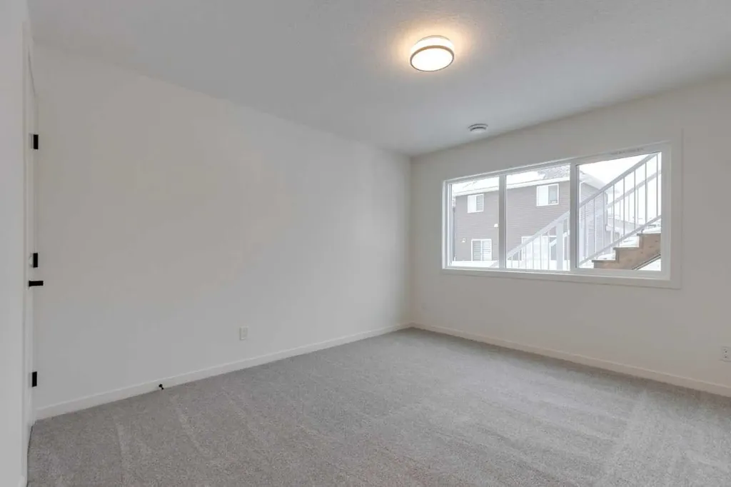 1402 Bayview Crescent SW Airdrie AB T4B5N9