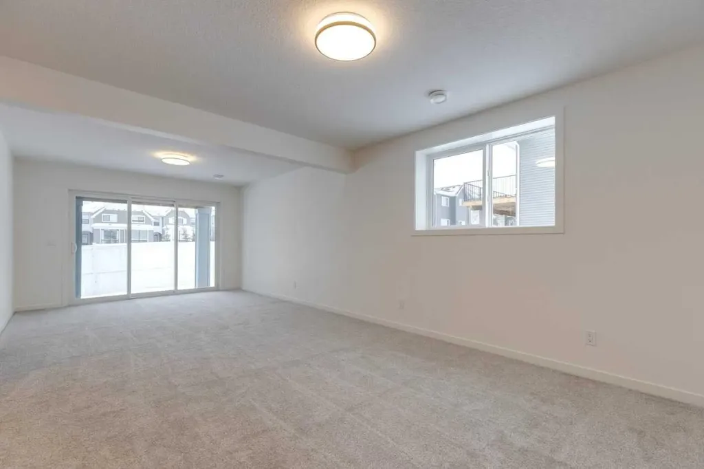 1402 Bayview Crescent SW Airdrie AB T4B5N9