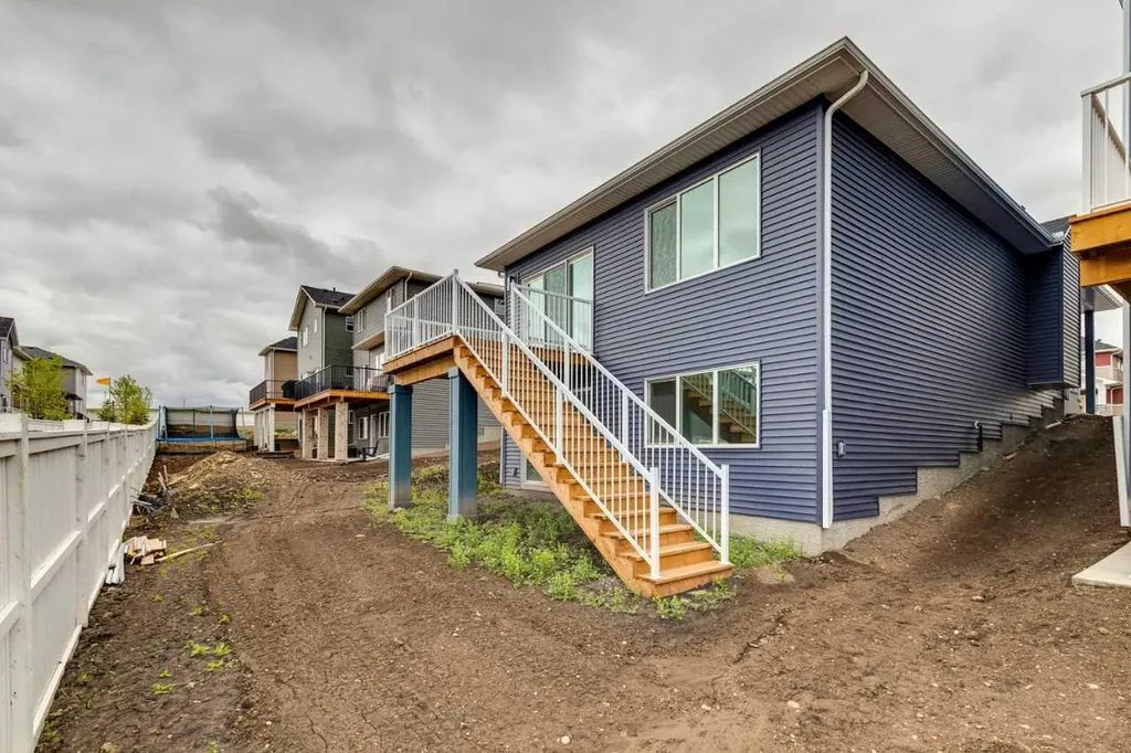 1402 Bayview Crescent SW Airdrie AB T4B5N9