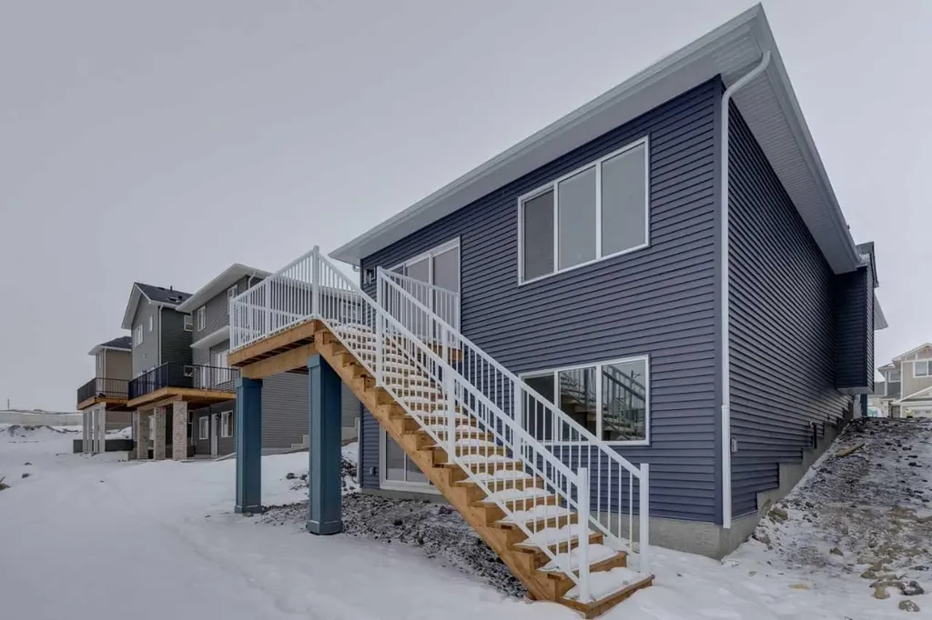 1402 Bayview Crescent SW Airdrie AB T4B5N9
