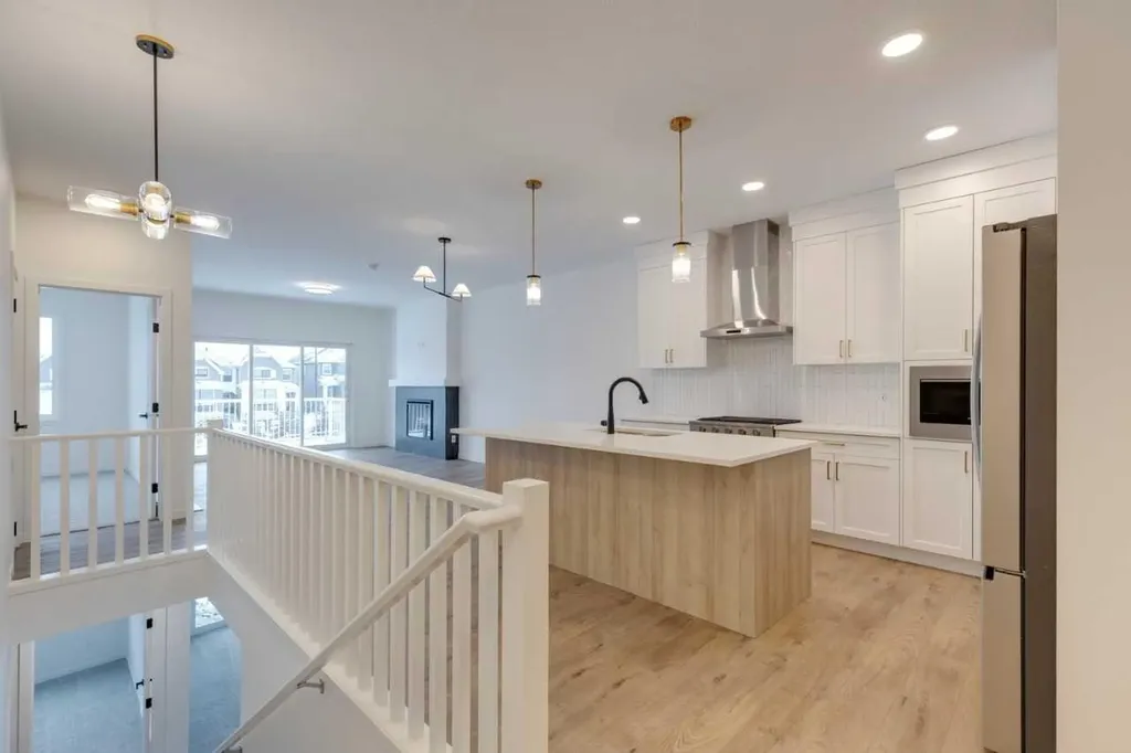 1402 Bayview Crescent SW Airdrie AB T4B5N9