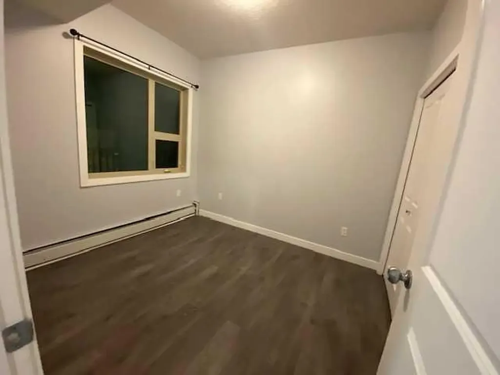 330 2 Street W Brooks AB T1R 0E9
