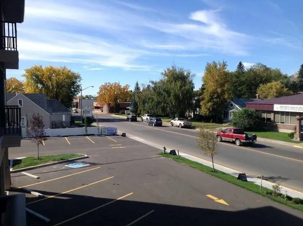 330 2 Street W Brooks AB T1R 0E9