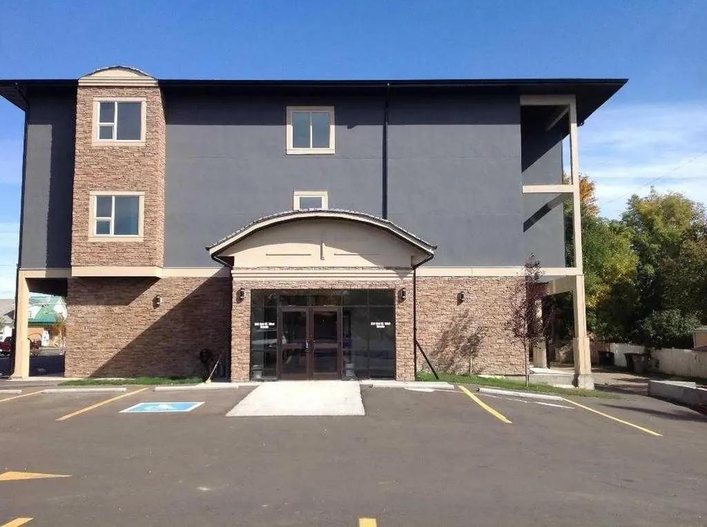 330 2 Street W Brooks AB T1R 0E9