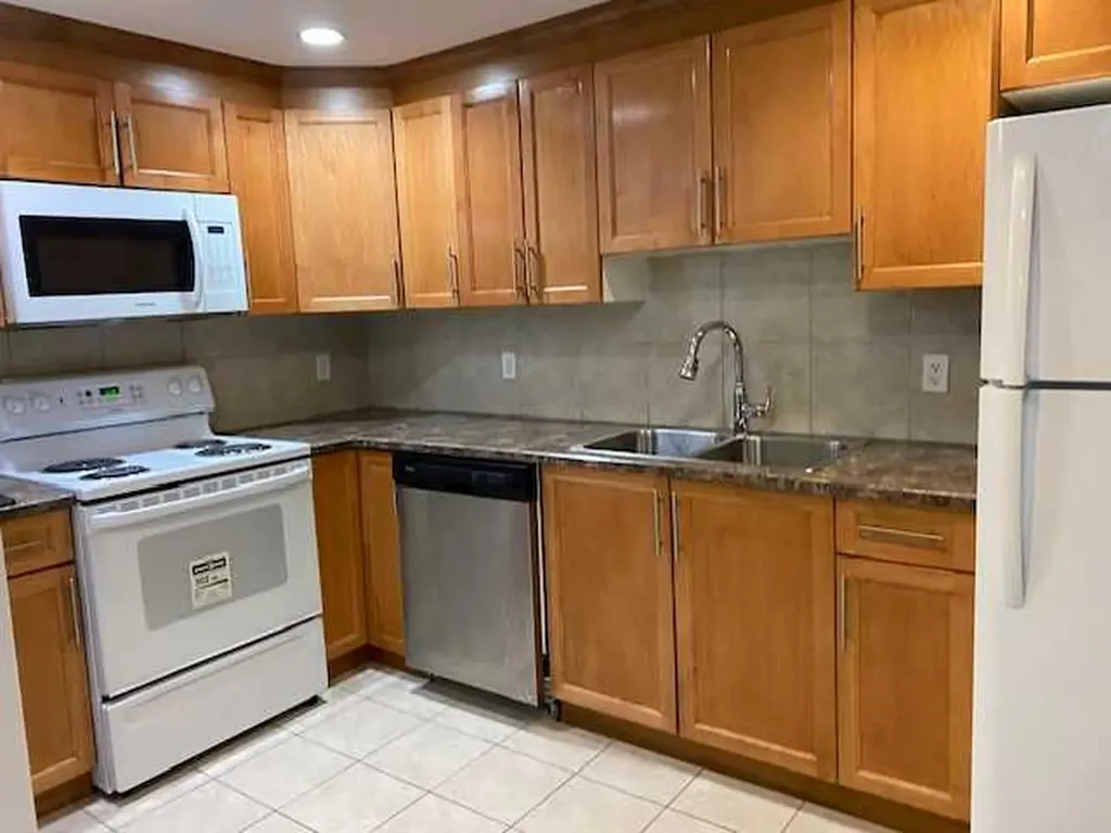 330 2 Street W Brooks AB T1R 0E9