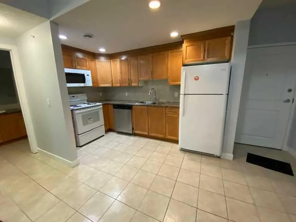330 2 Street W Brooks AB T1R 0E9