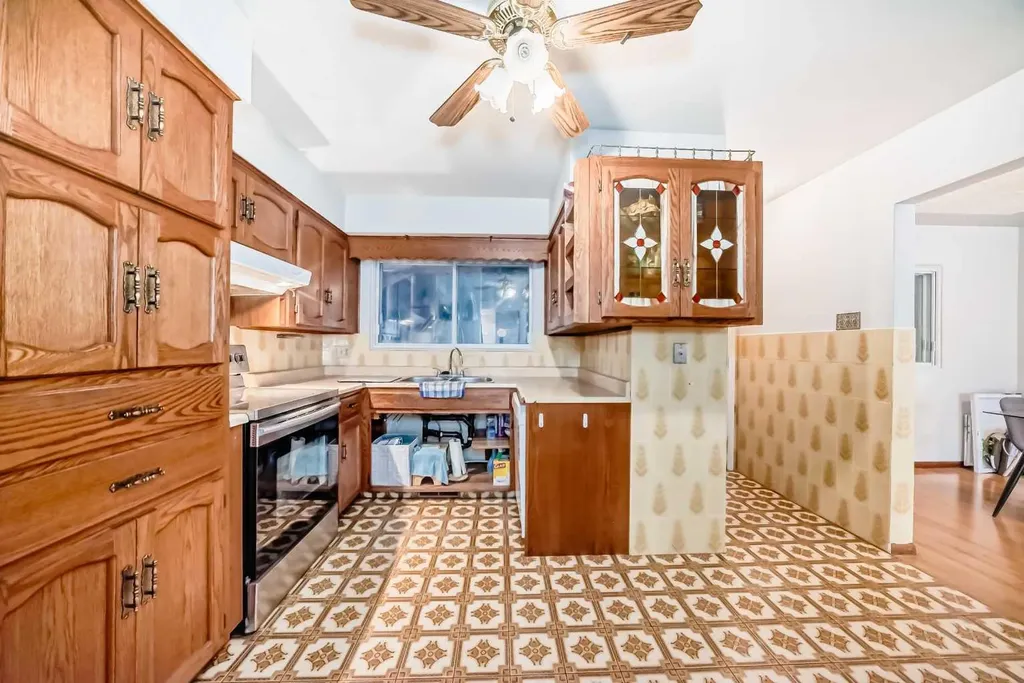 31 Fenton Road SE Calgary AB T2H1B8