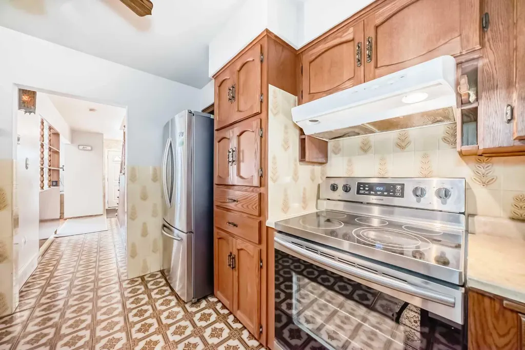 31 Fenton Road SE Calgary AB T2H1B8