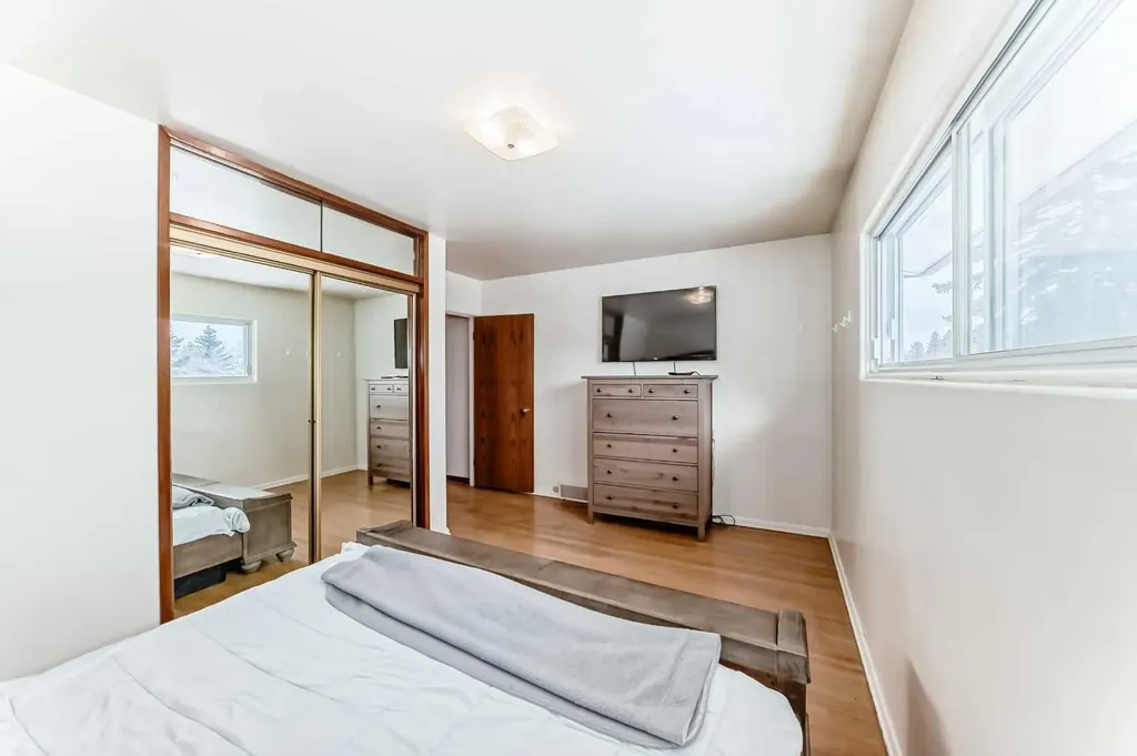 31 Fenton Road SE Calgary AB T2H1B8
