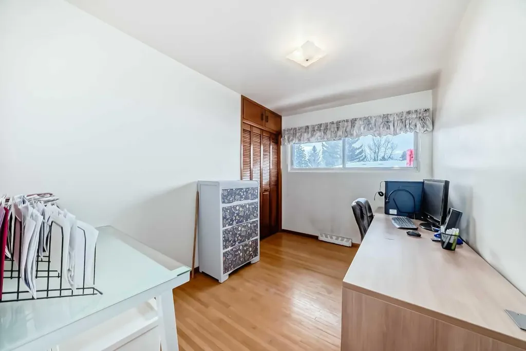 31 Fenton Road SE Calgary AB T2H1B8